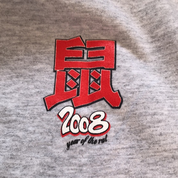 2008 Year of the Rat Hawaiian Ukulele & Slippahs - Gray Shirt - Large NWOT - Picture 4 of 13